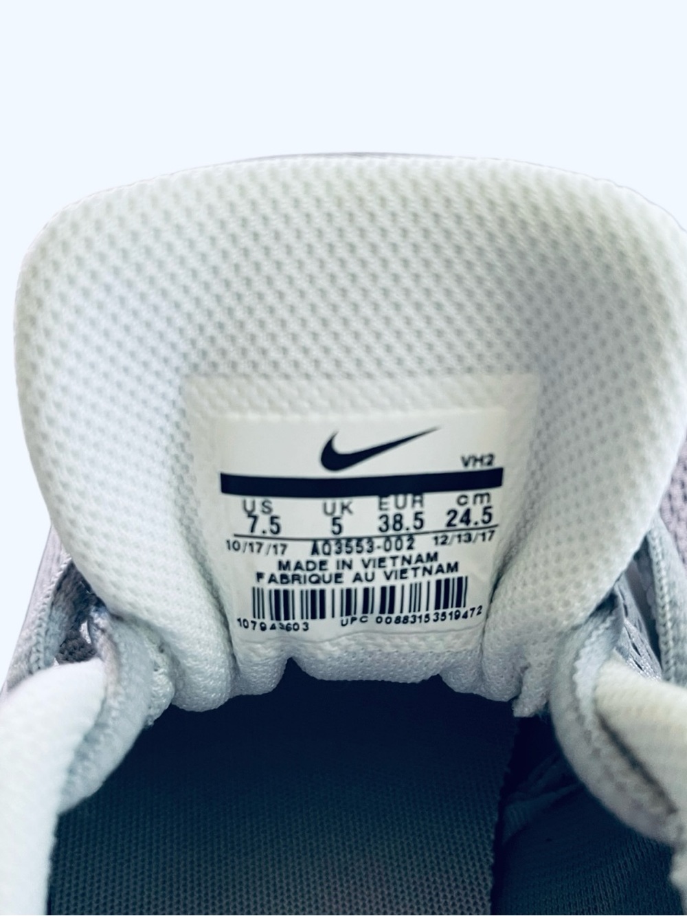 Nike: Tajun, Wolf Grey/White, athletic shoes. - Picture 3 of 9